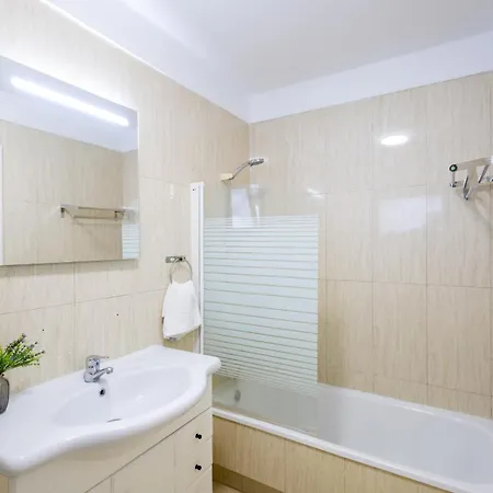 Vivienda Con Piscina En