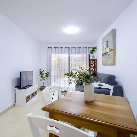 Vivienda Con Piscina En アパート *
