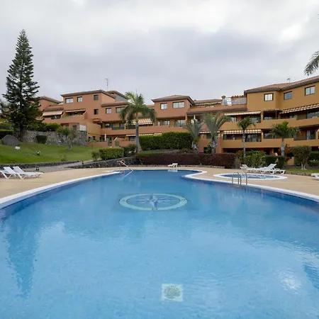 Vivienda Con Piscina En *