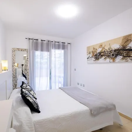 Vivienda Con Piscina En アパート