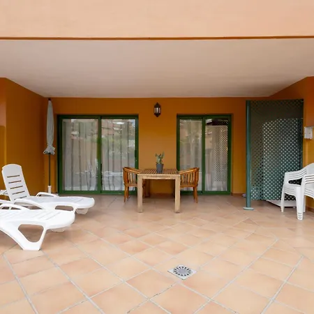 Vivienda Con Piscina En 아파트 *